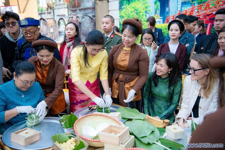 Home Hanoi Xuan: Hành trình nửa thập kỷ tôn vinh Tết Việt - Ảnh 5.